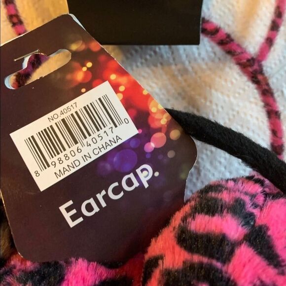 One fur  cat ear muff and one cheetah print Ear 
cap. - Picture 3 of 7